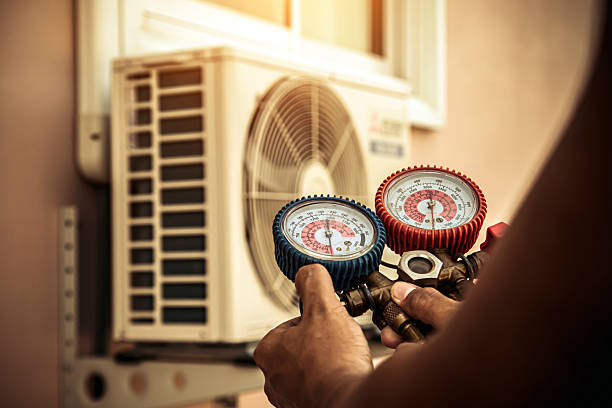 Professional Hvac technician working in Pickerington, OH